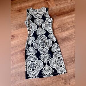 J McLaughlin sleeveless sheath dress fitted size small black white ornate career